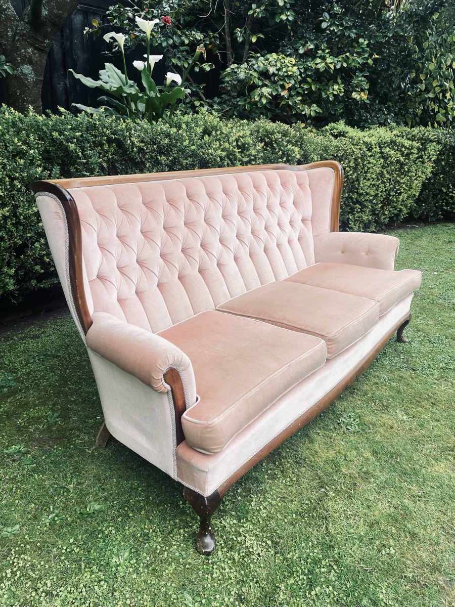 Queen Anne Blush Lounge Suite